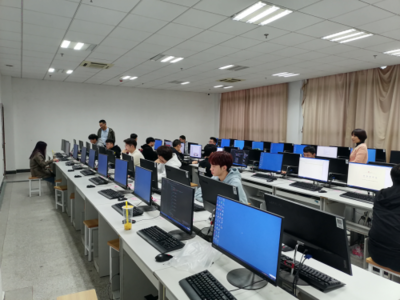 技藝爭鋒，代碼生輝——我校第六屆學生技能競賽之Web前端設計賽項圓滿落幕